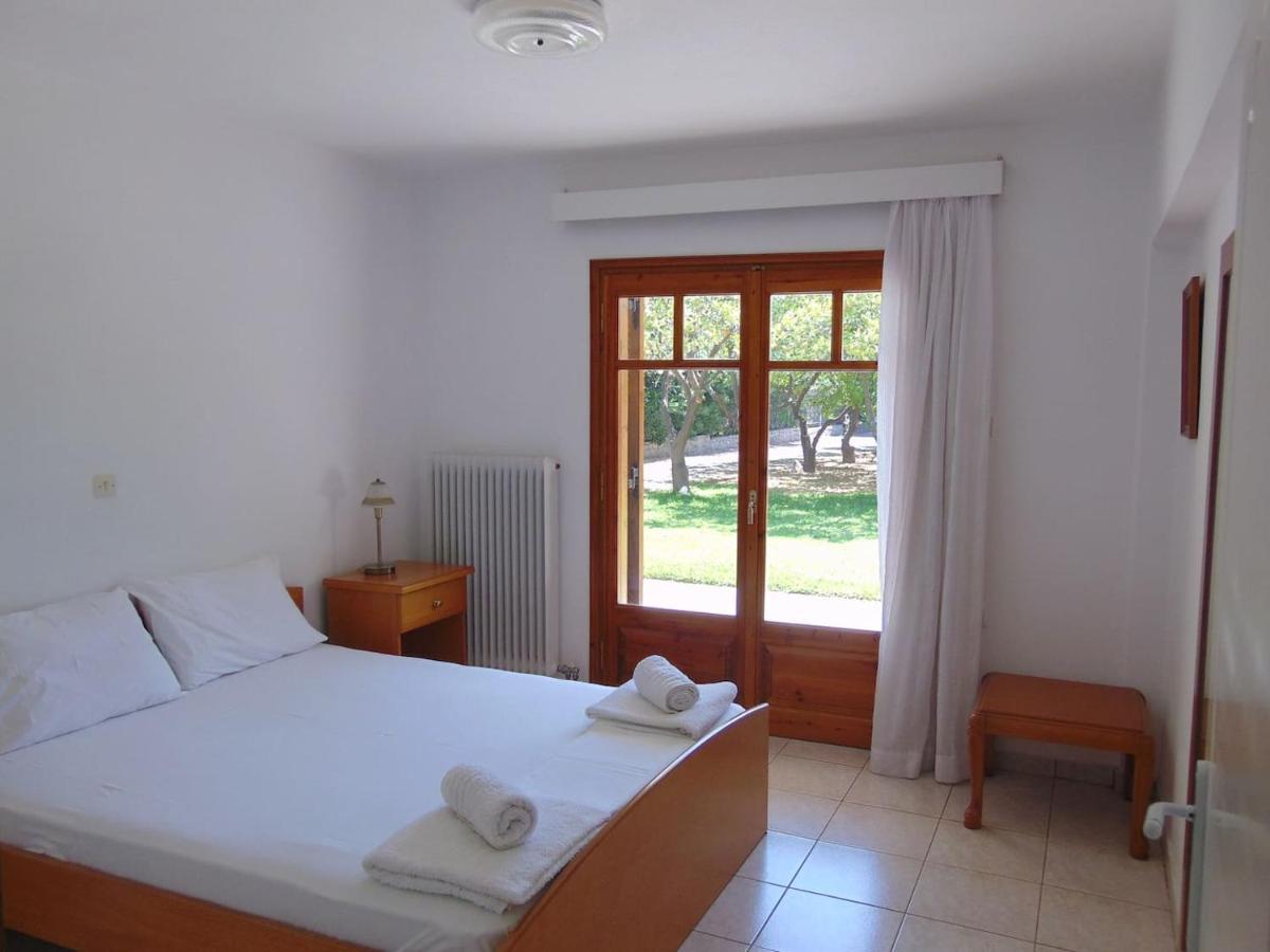 Small Theater Apartment Epidaurus Exterior photo