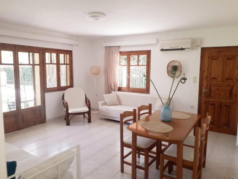 Small Theater Apartment Epidaurus Exterior photo