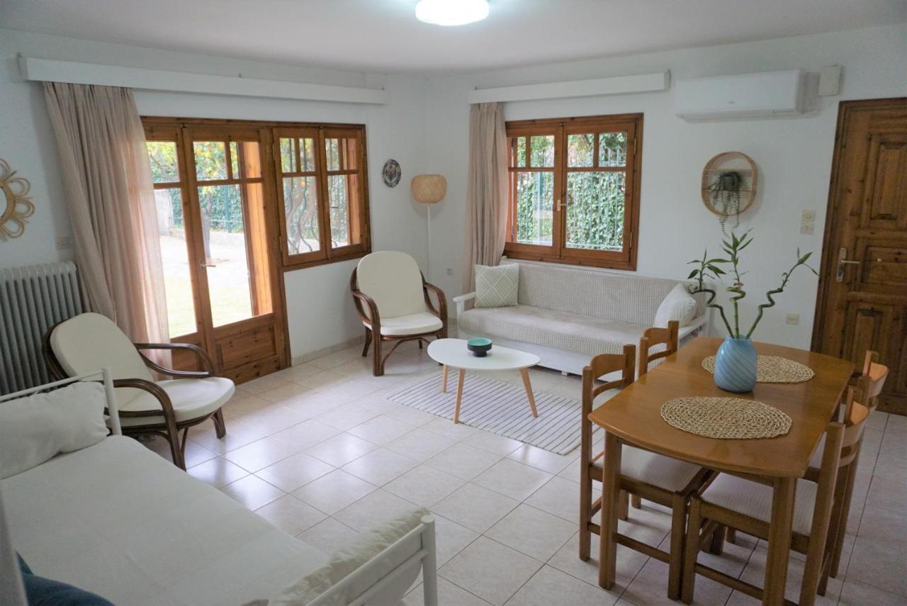 Small Theater Apartment Epidaurus Exterior photo
